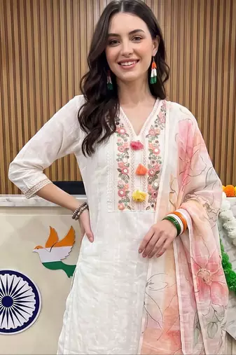women floral embroidered regular thread work cotton kurta with trousers & with dupatta