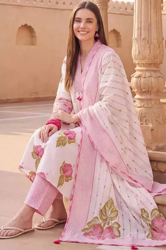 women floral printed regular cotton kurta with trousers & with dupatta
