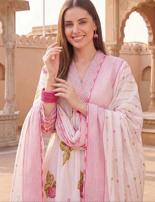 women floral printed regular cotton kurta with trousers & with dupatta 2