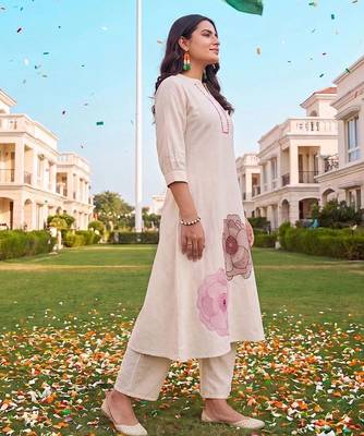 women floral embroidered regular thread work kurta with trousers 4