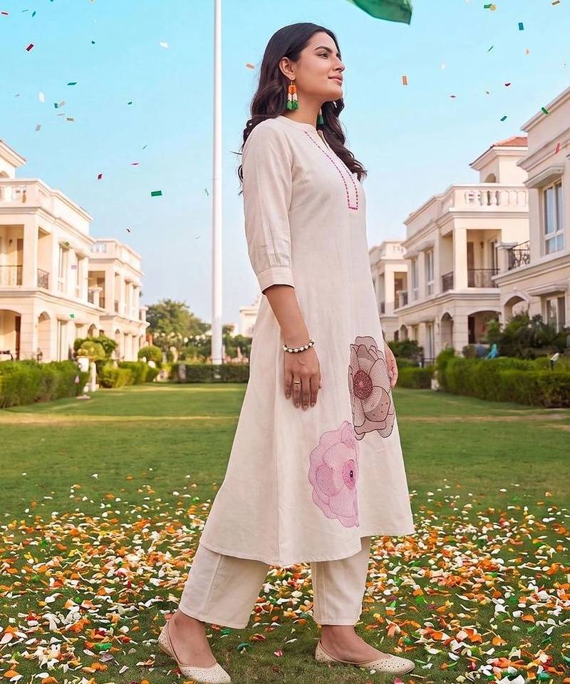 women floral embroidered regular thread work kurta with trousers