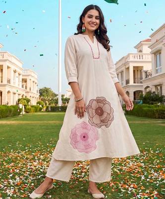 women floral embroidered regular thread work kurta with trousers 1