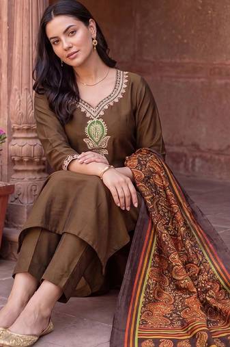 women ethnic motifs embroidered regular thread work kurta with trousers & with dupatta