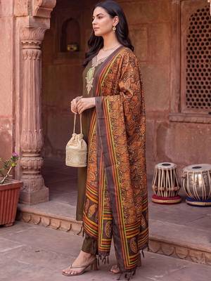 women ethnic motifs embroidered regular thread work kurta with trousers & with dupatta 4
