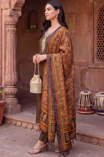 women ethnic motifs embroidered regular thread work kurta with trousers & with dupatta