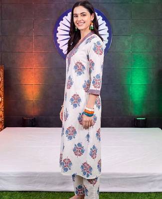 women floral printed regular cotton kurta with trousers 1