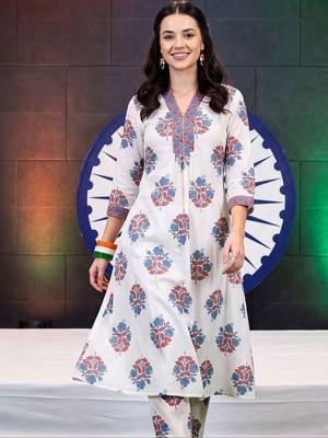 women floral printed regular cotton kurta with trousers 2
