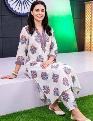 women floral printed regular cotton kurta with trousers 5