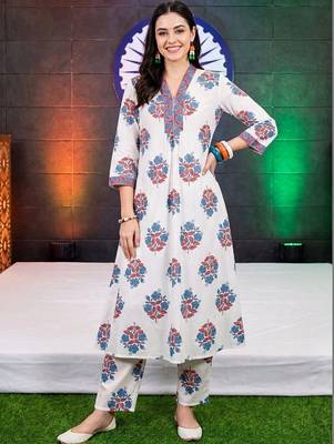 women floral printed regular cotton kurta with trousers 6