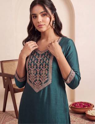 women ethnic motifs embroidered regular thread work liva kurta with trousers 2