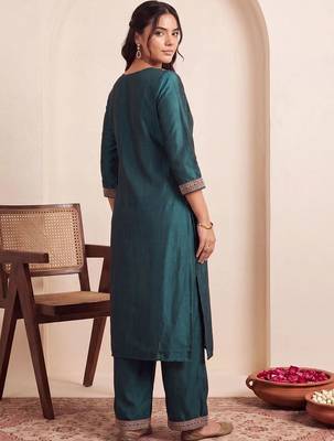 women ethnic motifs embroidered regular thread work liva kurta with trousers 3