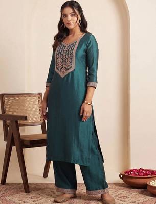 women ethnic motifs embroidered regular thread work liva kurta with trousers 4