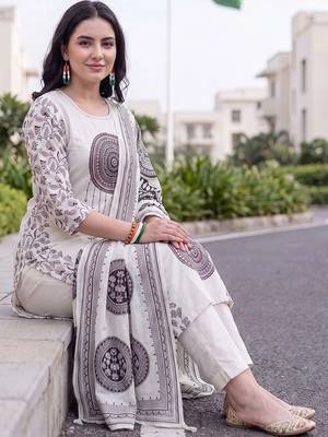 women ethnic motifs printed regular cotton kurta with trousers & with dupatta 1