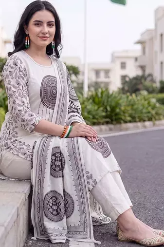 women ethnic motifs printed regular cotton kurta with trousers & with dupatta