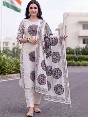 women ethnic motifs printed regular cotton kurta with trousers & with dupatta 3