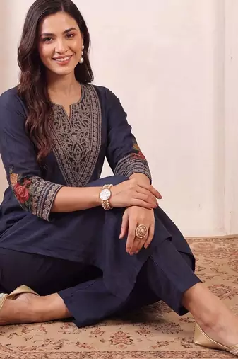 women ethnic motifs embroidered regular thread work kurta with trousers