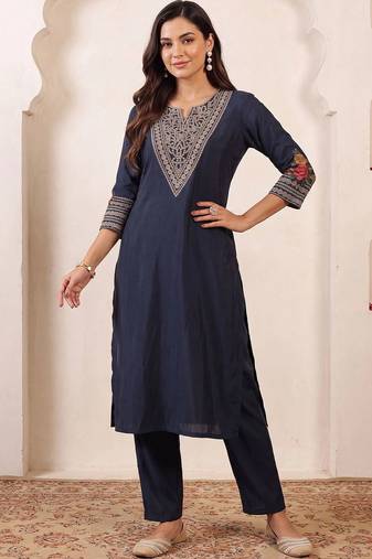 women ethnic motifs embroidered regular thread work kurta with trousers