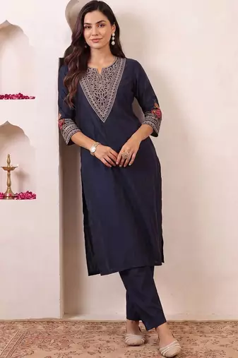 women ethnic motifs embroidered regular thread work kurta with trousers