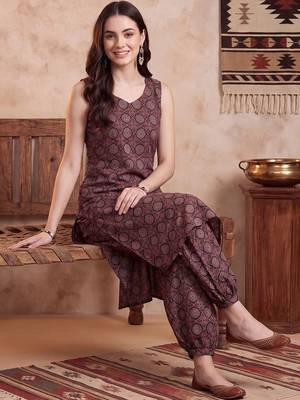 women printed regular cotton kurta with dhoti pants 2