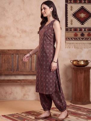 women printed regular cotton kurta with dhoti pants 4
