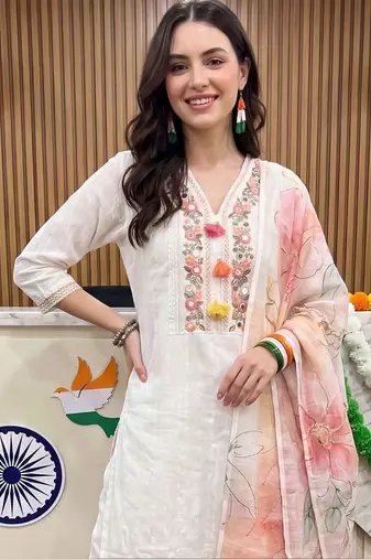 women floral embroidered regular thread work cotton kurta with trousers & with dupatta