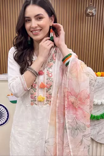 women floral embroidered regular thread work cotton kurta with trousers & with dupatta