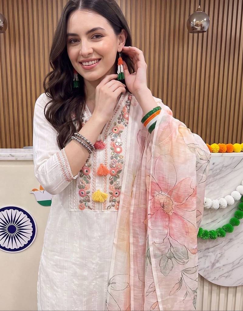 women floral embroidered regular thread work cotton kurta with trousers & with dupatta