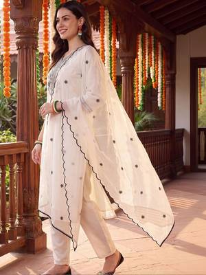 women ethnic motifs embroidered regular thread work kurta with trousers & with dupatta 2