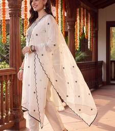 women ethnic motifs embroidered regular thread work kurta with trousers & with dupatta