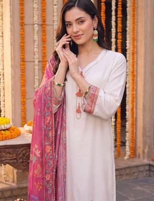 women ethnic motifs printed regular kurta with trousers & with dupatta 2