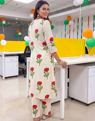 women floral printed regular cotton kurta with trousers 4