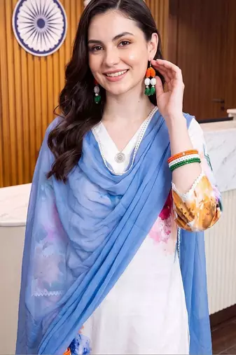 women floral printed regular linen kurta with trousers & with dupatta