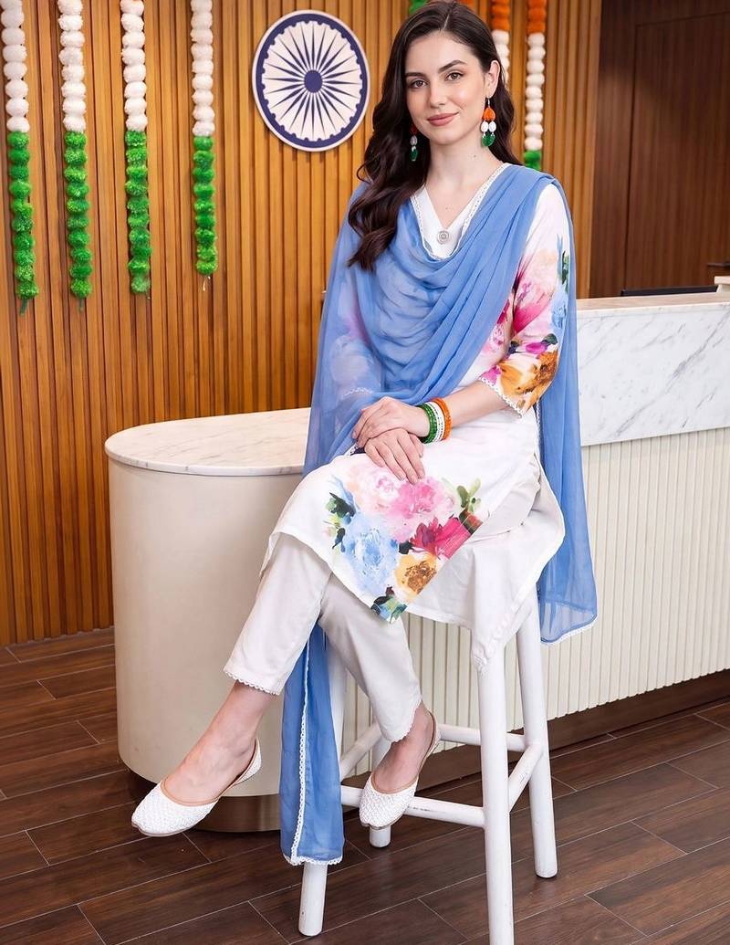 women floral printed regular linen kurta with trousers & with dupatta