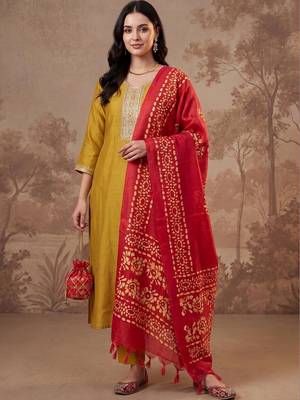 women ethnic motifs regular thread work kurta with trousers & with dupatta 4