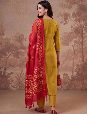 women ethnic motifs regular thread work kurta with trousers & with dupatta 5