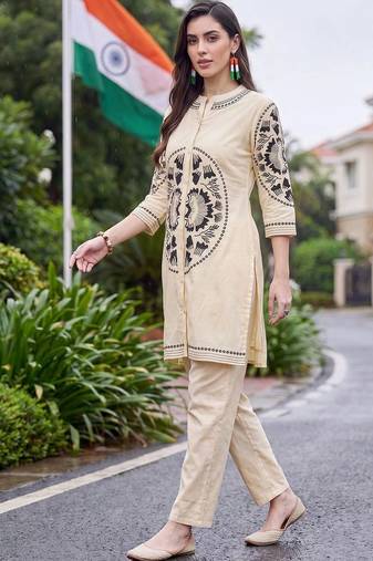 women ethnic motifs embroidered regular thread work cotton kurta with trousers
