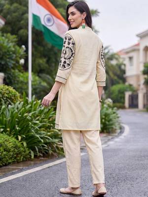 women ethnic motifs embroidered regular thread work cotton kurta with trousers 4