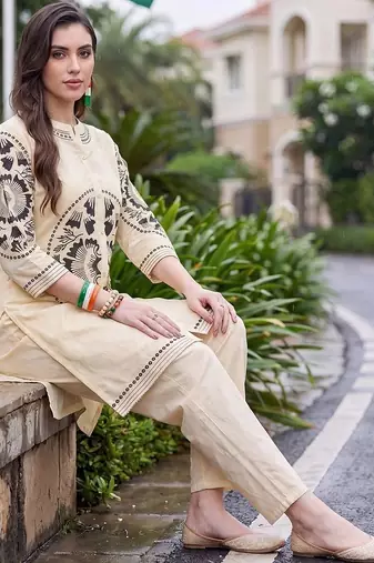 women ethnic motifs embroidered regular thread work cotton kurta with trousers