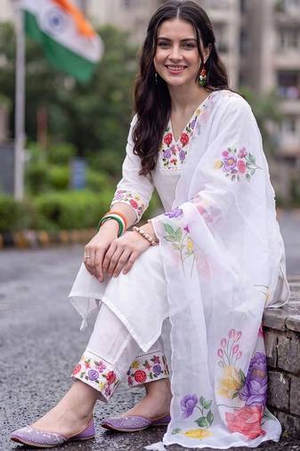 women floral embroidered regular thread work liva kurta with trousers & with dupatta
