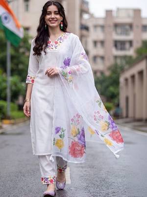 women floral embroidered regular thread work liva kurta with trousers & with dupatta 3