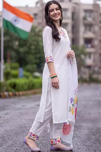 women floral embroidered regular thread work liva kurta with trousers & with dupatta