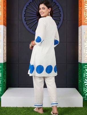 women printed regular cotton kurta with trousers 3