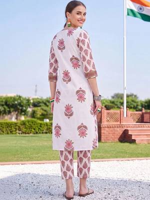women ethnic motifs printed regular cotton kurta with trousers 4