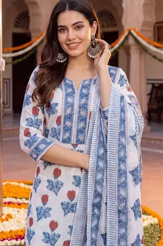 women floral printed regular cotton kurta with trousers & with dupatta