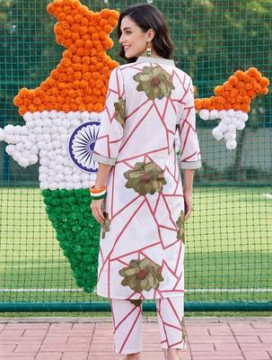 women floral printed regular cotton kurta with trousers 4