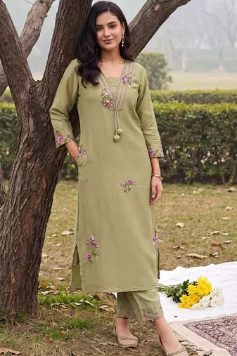 women floral embroidered regular thread work kurta with trousers