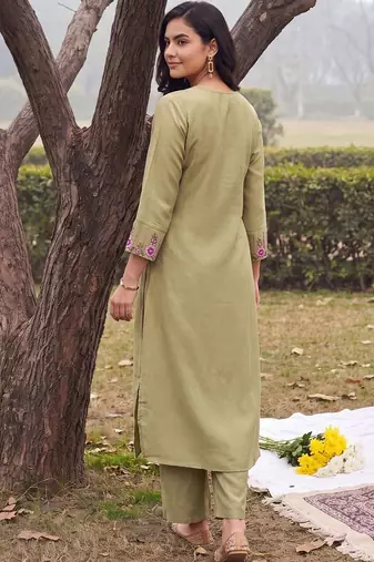 women floral embroidered regular thread work kurta with trousers