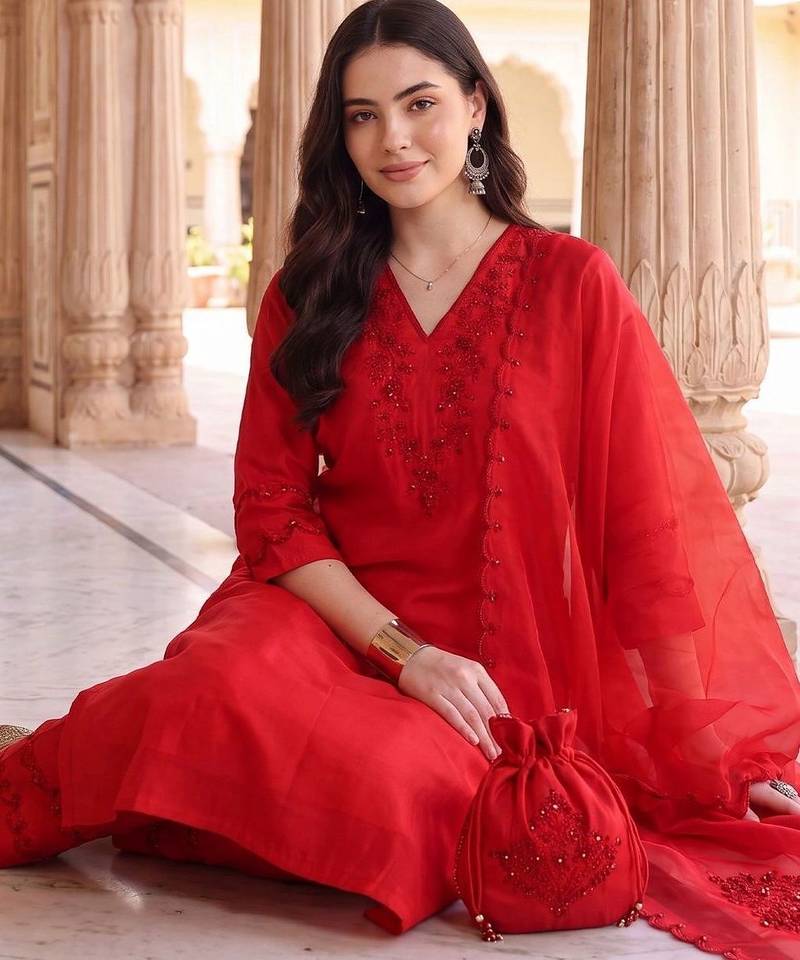 women ethnic motifs embroidered regular thread work kurta with trousers & with dupatta