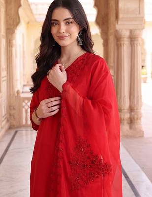 women ethnic motifs embroidered regular thread work kurta with trousers & with dupatta 2