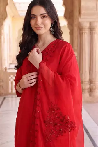 women ethnic motifs embroidered regular thread work kurta with trousers & with dupatta